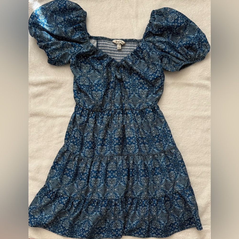 Dress for women.